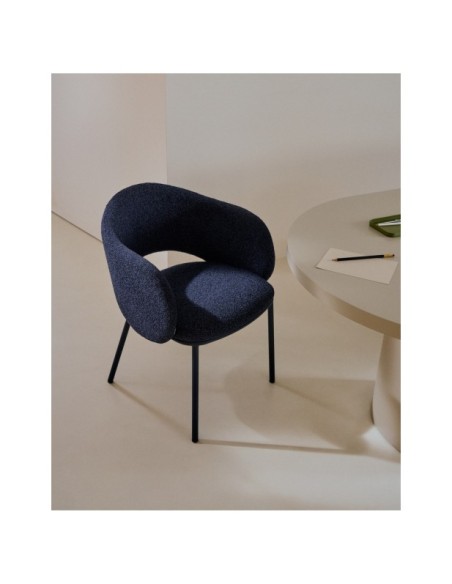 Silla Maina de chenilla gruesa azul y patas de acero con acabado azul FSC Mix Credit - Kave Home