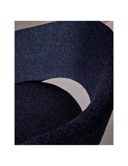 Silla Maina de chenilla gruesa azul y patas de acero con acabado azul FSC Mix Credit - Kave Home