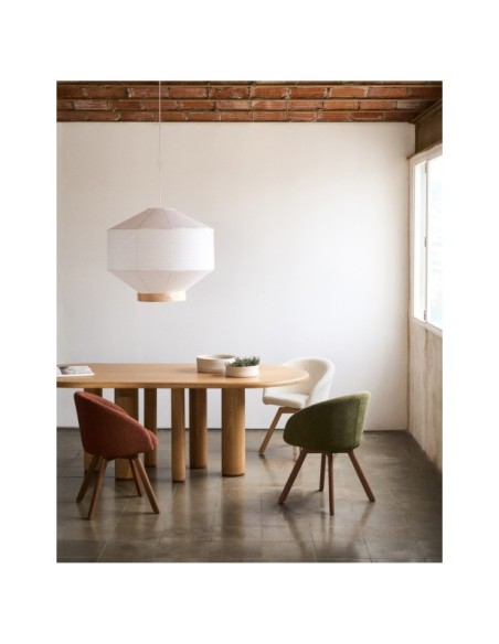 Silla giratoria Marvin chenilla beige y patas de madera maciza de haya acabado natural FSC 100% - Kave Home