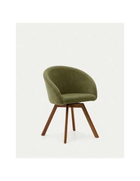 Silla giratoria Marvin chenilla verde y patas de madera maciza de haya acabado nogal FSC 100% - Kave Home