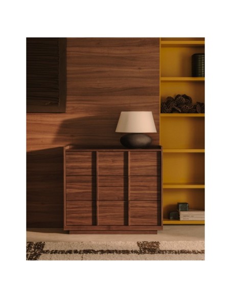 Cómoda Onix 3 con cajones de chapa de nogal con acabado oscuro 100 x 78 cm FSC Mix Credit - Kave Home