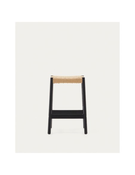 Taburete Yalia de madera maciza de roble con acabado negro y cuerda altura 65 cm FSC 100% - Kave Home