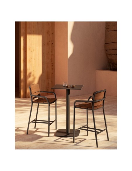 Taburete Algueret madera maciza eucalipto acabado natural y aluminio negro 65 cm FSC 100% - Kave Home