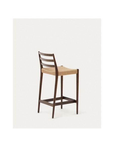 Taburete Analy respaldo madera maciza roble acabado nogal y asiento de cuerda 65cm FSC100% - Kave Home