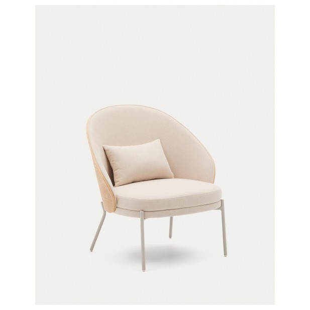 Sillón Eamy de chenilla beige, chapado en fresno con acabado natural y metal beige - Kave Home