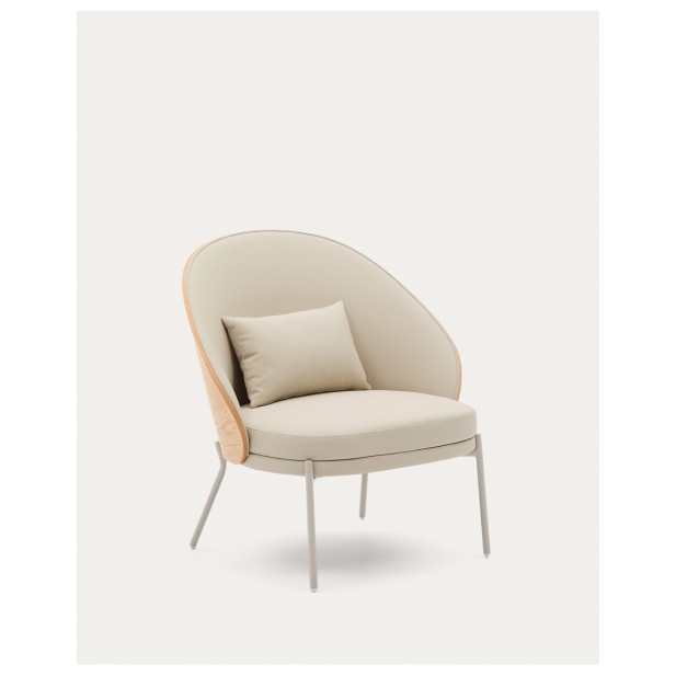 Sillón Eamy de piel sintética beige, chapado en fresno con acabado natural y metal beige - Kave Home