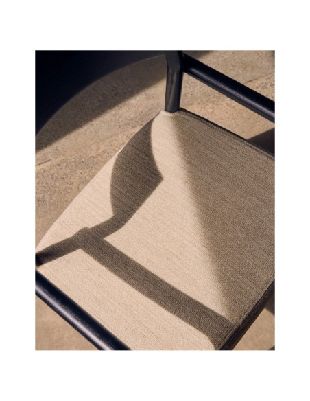 Silla desenfundable Falconera de madera maciza de roble con acabado negro FSC Mix Credit - Kave Home