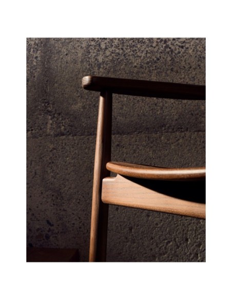 Silla Fondes de madera maciza de roble con acabado nogal FSC Mix Credit - Kave Home