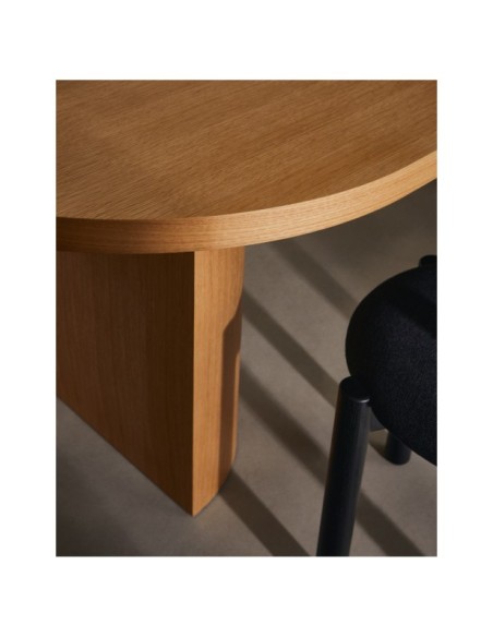 Mesa Nealy de chapa de roble con acabado natural 240 x 100 cm - Kave Home