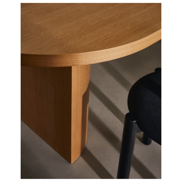 Mesa Nealy de chapa de roble con...