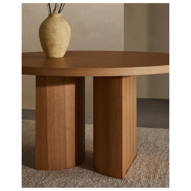 Mesa redonda Nealy de chapa de roble...