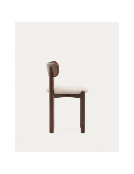 Silla Nebai de chenilla marrón estructura madera maciza roble acabado nogal FSC MIX Credit - Kave Home