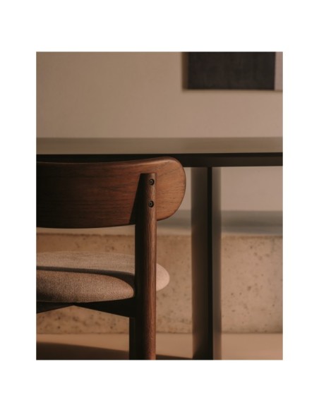Silla Nebai de chenilla marrón estructura madera maciza roble acabado nogal FSC MIX Credit - Kave Home