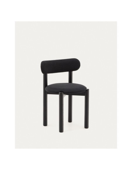 Silla Nebai de chenilla negra estructura madera maciza roble acabado negro FSC MIX Credit - Kave Home