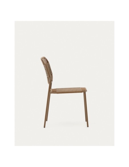 Silla de exterior apilable Talaier de cuerda sintética y acero galvanizado acabado marrón - Kave Home