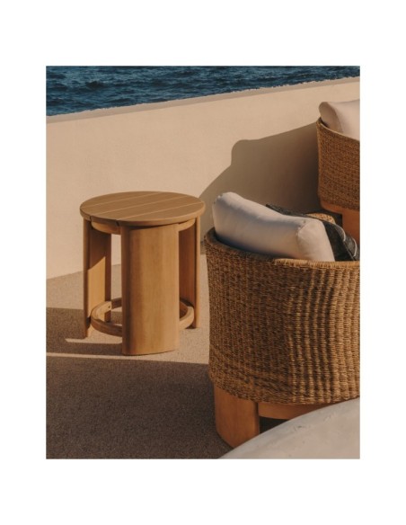 Mesa auxiliar Xoriguer de madera maciza de eucalipto Ø56 cm FSC 100% - Kave Home