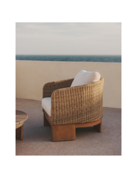 Butaca Xoriguer de ratán sintético y madera maciza de eucalipto FSC 100%  - Kave Home