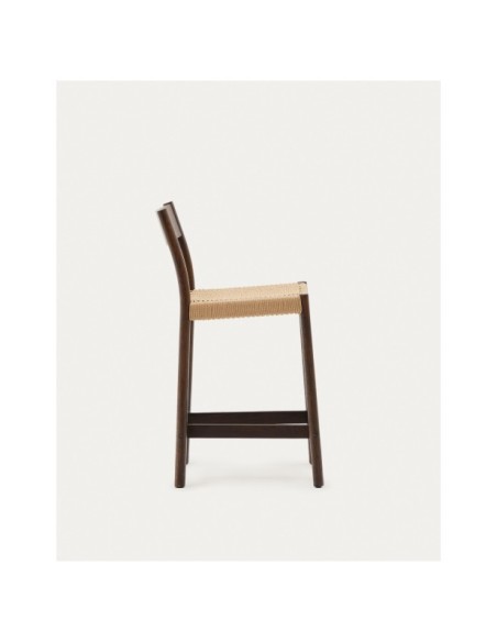 Taburete Yalia respaldo madera maciza roble acabado nogal y asiento de cuerda 65cm FSC100% - Kave Home