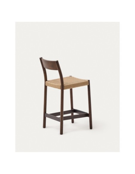 Taburete Yalia respaldo madera maciza roble acabado nogal y asiento de cuerda 65cm FSC100% - Kave Home