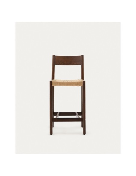 Taburete Yalia respaldo madera maciza roble acabado nogal y asiento de cuerda 65cm FSC100% - Kave Home