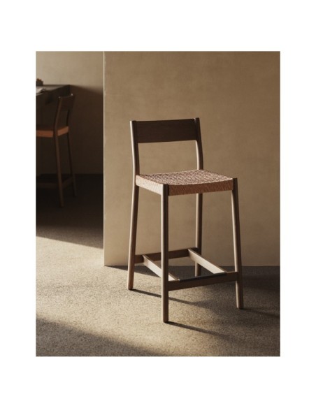 Taburete Yalia respaldo madera maciza roble acabado nogal y asiento de cuerda 65cm FSC100% - Kave Home